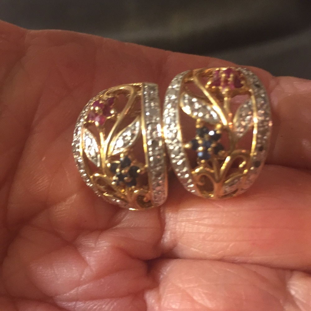 Earrings multi hem